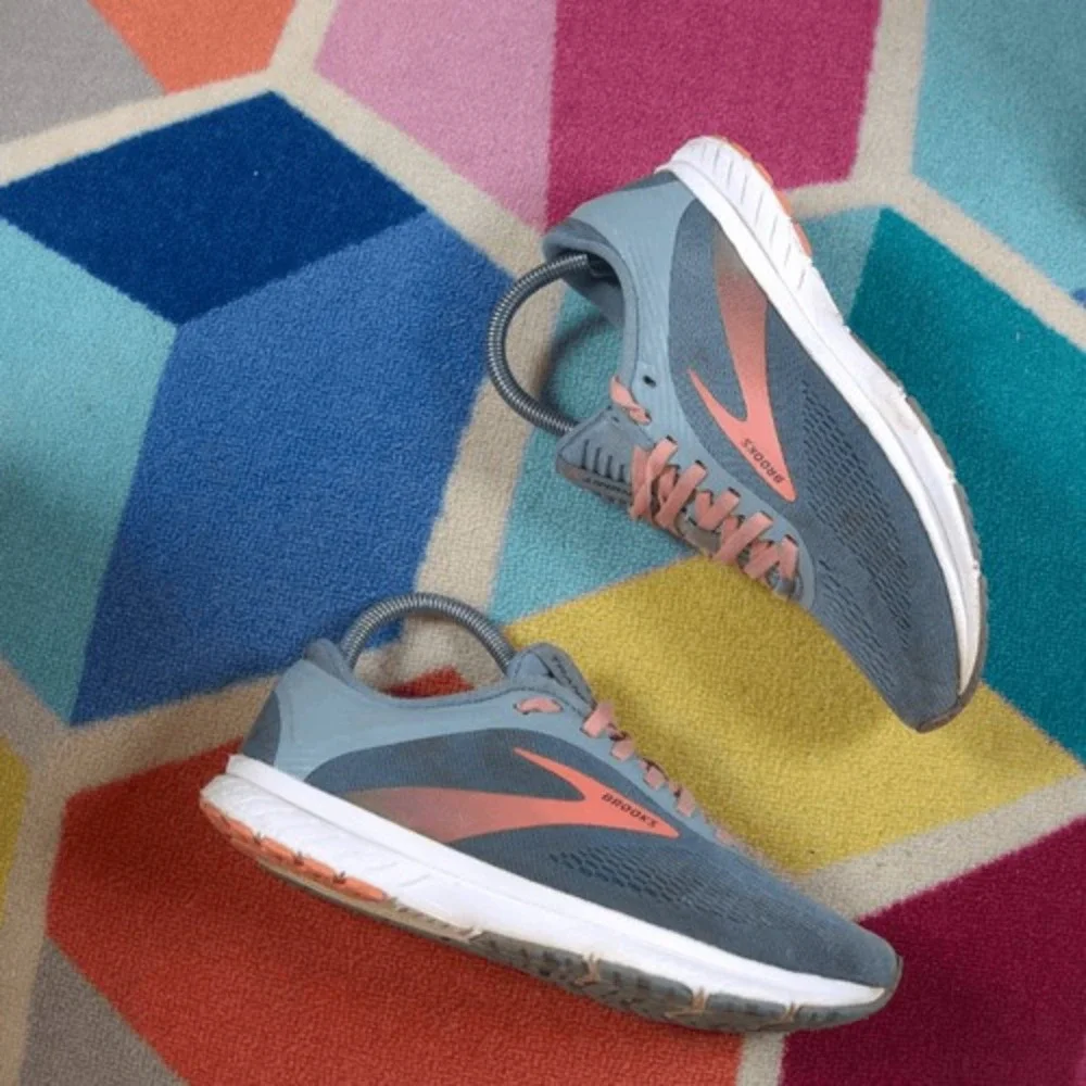 Brooks Womens Transmit 2 Running Shoe‎ Size 7
